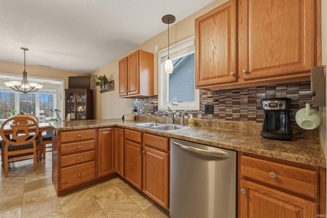 7520 Bowlander Way, Fort Wayne, IN 46835