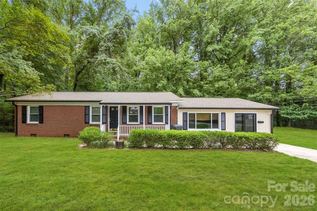 611 W Lewis Street, Dallas, NC 28034