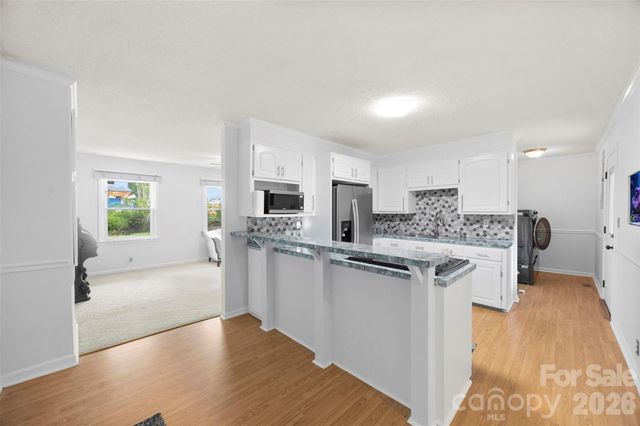 611 W Lewis Street, Dallas, NC 28034
