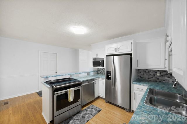 611 W Lewis Street, Dallas, NC 28034