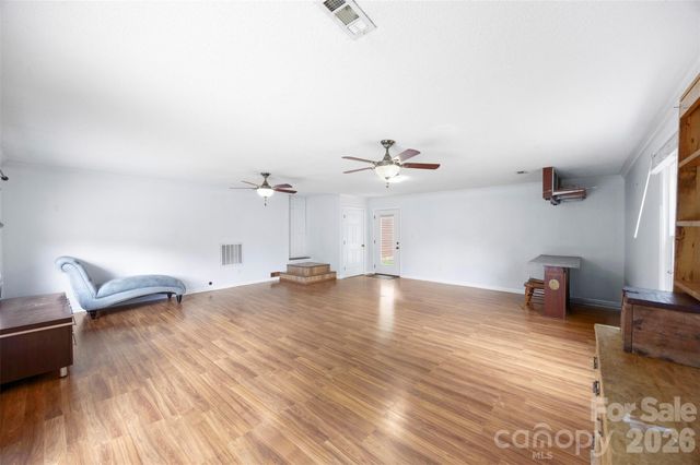 611 W Lewis Street, Dallas, NC 28034