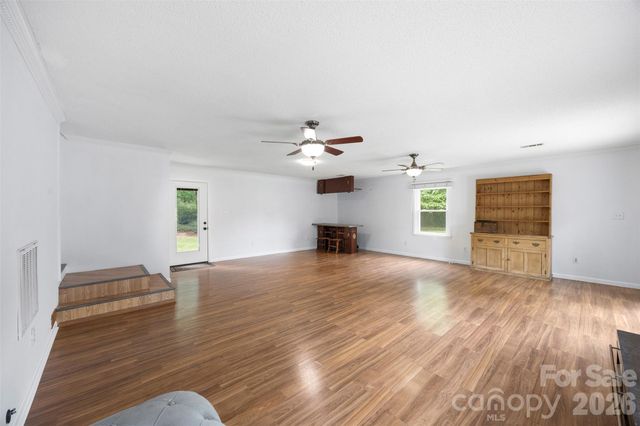 611 W Lewis Street, Dallas, NC 28034