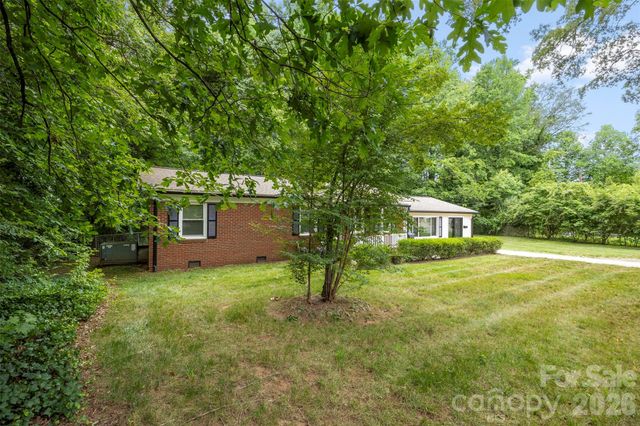 611 W Lewis Street, Dallas, NC 28034