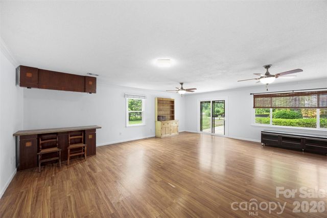 611 W Lewis Street, Dallas, NC 28034