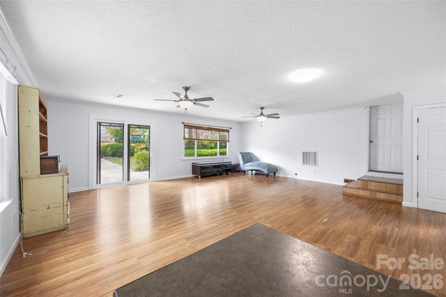 611 W Lewis Street, Dallas, NC 28034