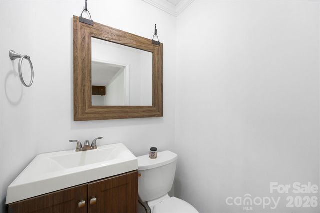 611 W Lewis Street, Dallas, NC 28034