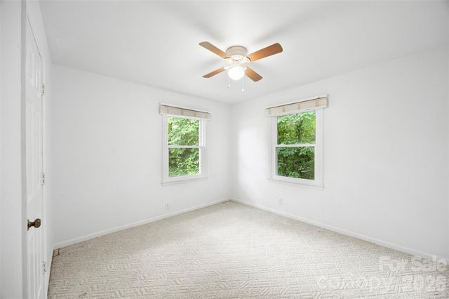 611 W Lewis Street, Dallas, NC 28034