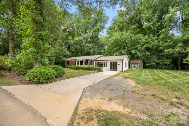 611 W Lewis Street, Dallas, NC 28034