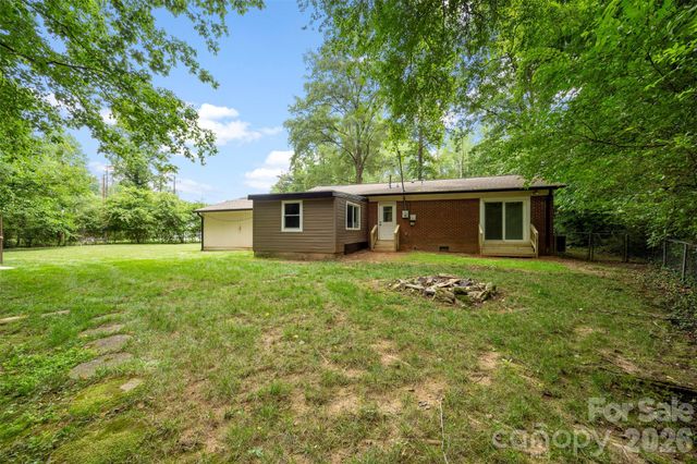 611 W Lewis Street, Dallas, NC 28034