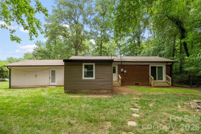 611 W Lewis Street, Dallas, NC 28034