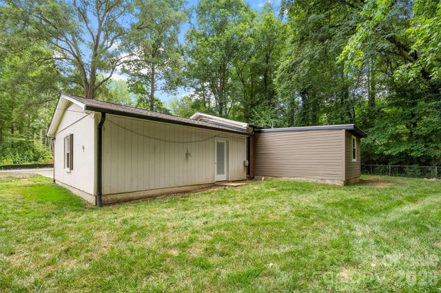 611 W Lewis Street, Dallas, NC 28034