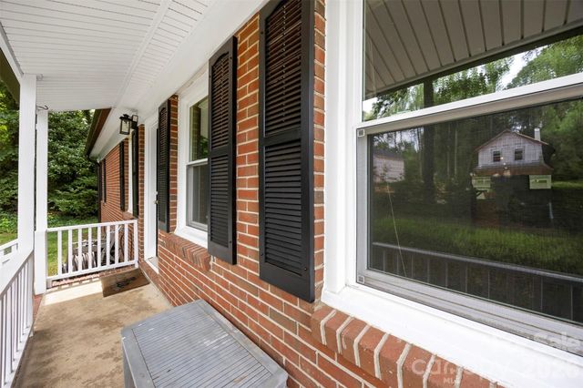 611 W Lewis Street, Dallas, NC 28034