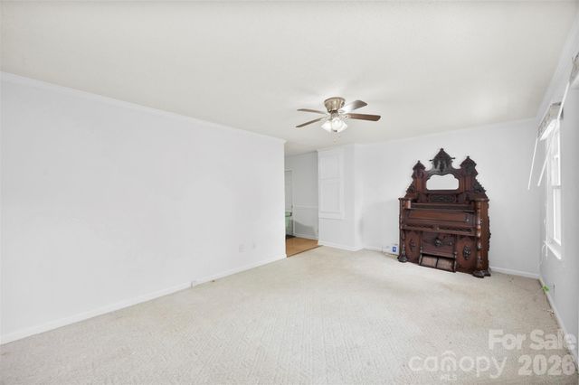 611 W Lewis Street, Dallas, NC 28034