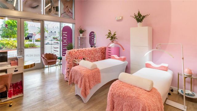 10890 NW 17th St, Doral, FL 33172