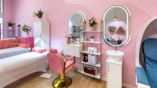 10890 NW 17th St, Doral, FL 33172