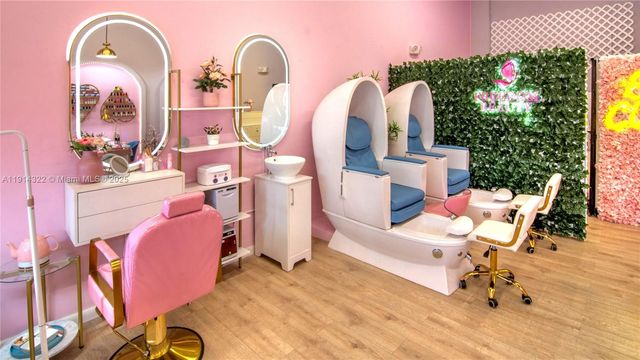 10890 NW 17th St, Doral, FL 33172