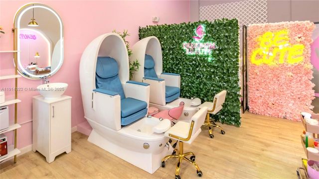 10890 NW 17th St, Doral, FL 33172