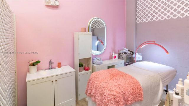 10890 NW 17th St, Doral, FL 33172