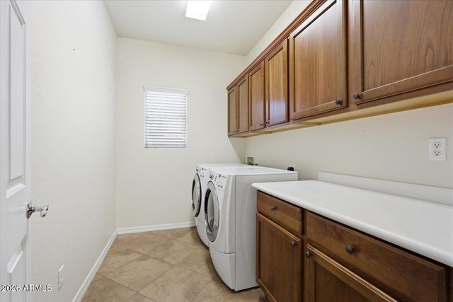 1945 W BUSONI Place, Phoenix, AZ 85023