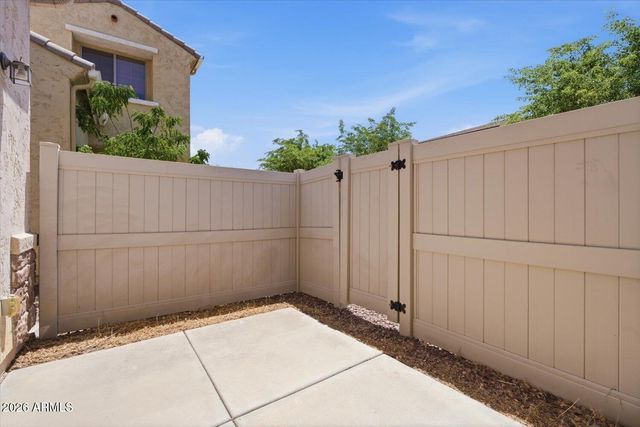 1945 W BUSONI Place, Phoenix, AZ 85023