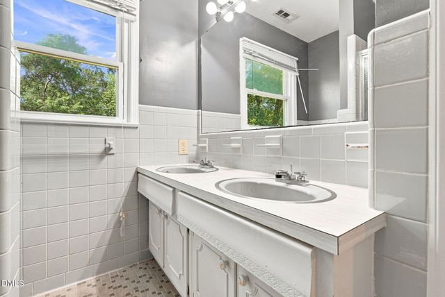 1201 S Crescent Drive, Smithfield, NC 27577