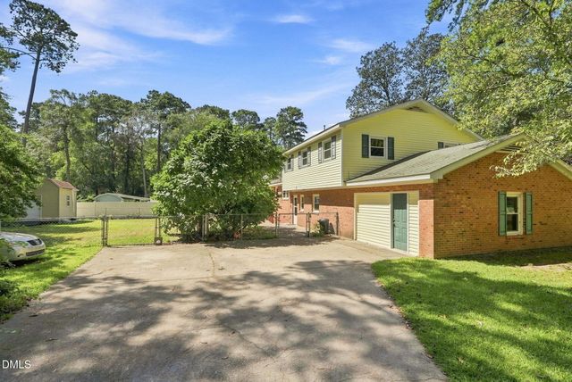 1201 S Crescent Drive, Smithfield, NC 27577