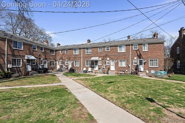 22923 Gary Lane, Saint Clair Shores, MI 48080