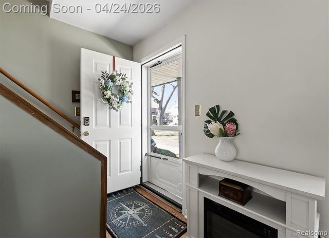 22923 Gary Lane, Saint Clair Shores, MI 48080