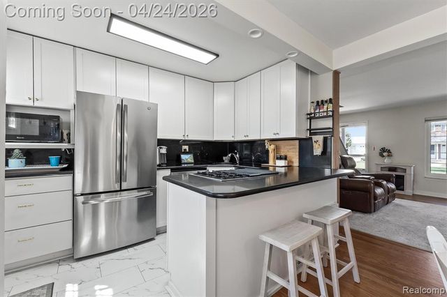 22923 Gary Lane, Saint Clair Shores, MI 48080