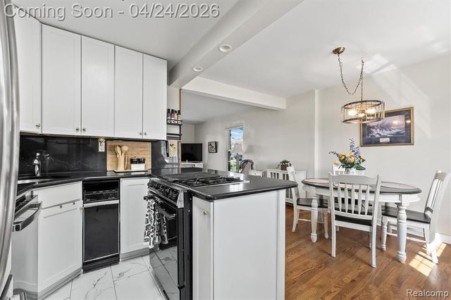 22923 Gary Lane, Saint Clair Shores, MI 48080