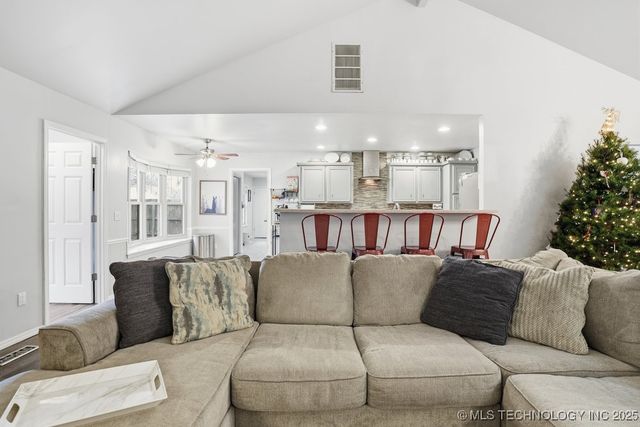 6715 E 95th Street, Tulsa, OK 74133