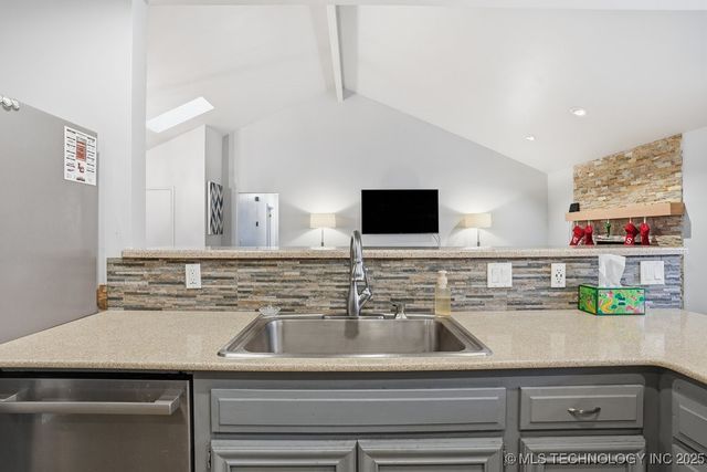 6715 E 95th Street, Tulsa, OK 74133