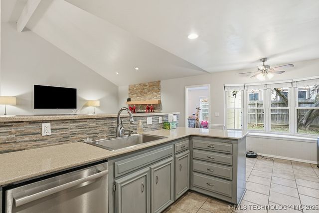 6715 E 95th Street, Tulsa, OK 74133