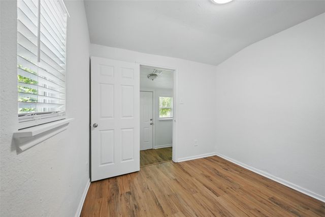 210 N 5th Avenue, Denison, TX 75021