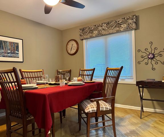 1325 PERRY Street 606, Des Plaines, IL 60016