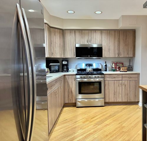 1325 PERRY Street 606, Des Plaines, IL 60016