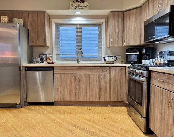 1325 PERRY Street 606, Des Plaines, IL 60016