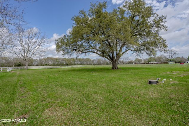 3116 Grand Point Highway, Breaux Bridge, LA 70517