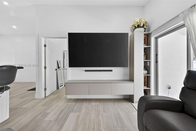 13758 SW 155th Ter, Miami, FL 33177