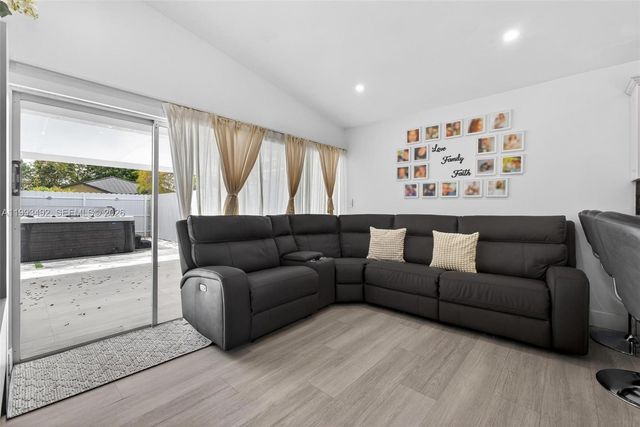 13758 SW 155th Ter, Miami, FL 33177