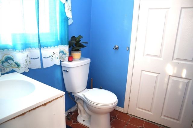 81 Pilgrim Ave, Worcester, MA 01604