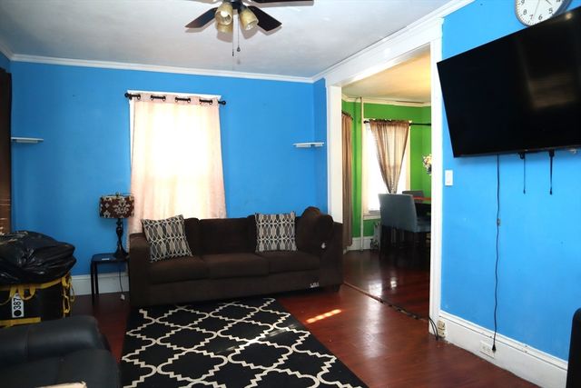 81 Pilgrim Ave, Worcester, MA 01604