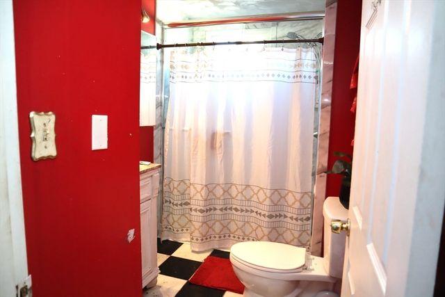 81 Pilgrim Ave, Worcester, MA 01604