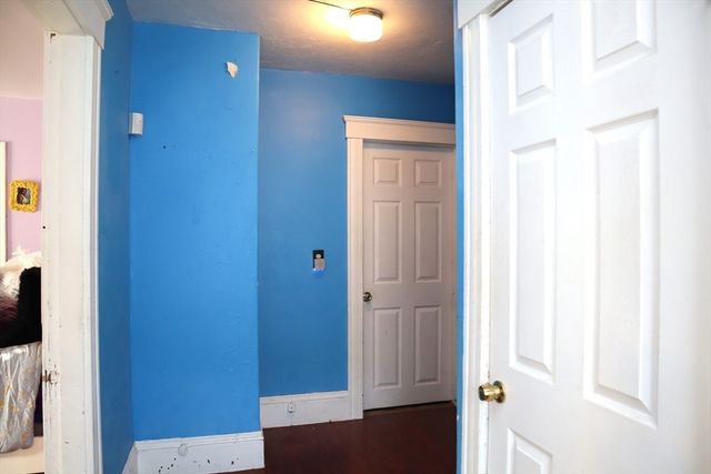 81 Pilgrim Ave, Worcester, MA 01604