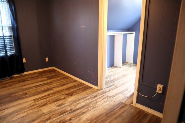 81 Pilgrim Ave, Worcester, MA 01604