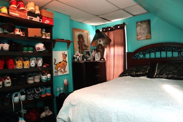 81 Pilgrim Ave, Worcester, MA 01604