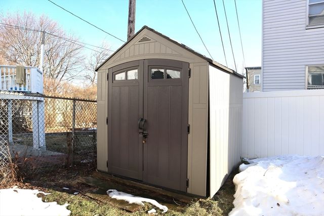 81 Pilgrim Ave, Worcester, MA 01604