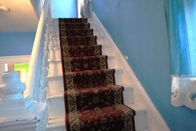 81 Pilgrim Ave, Worcester, MA 01604