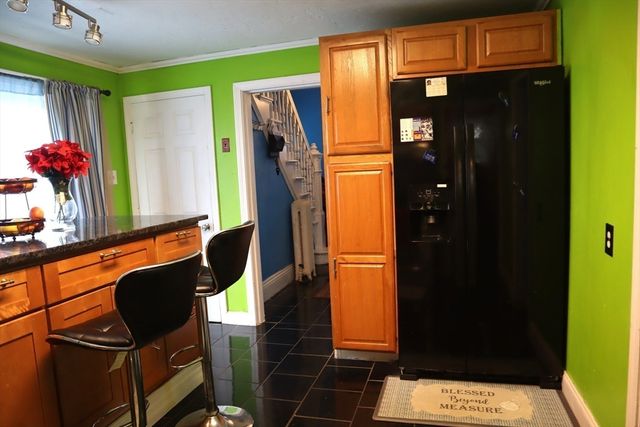 81 Pilgrim Ave, Worcester, MA 01604