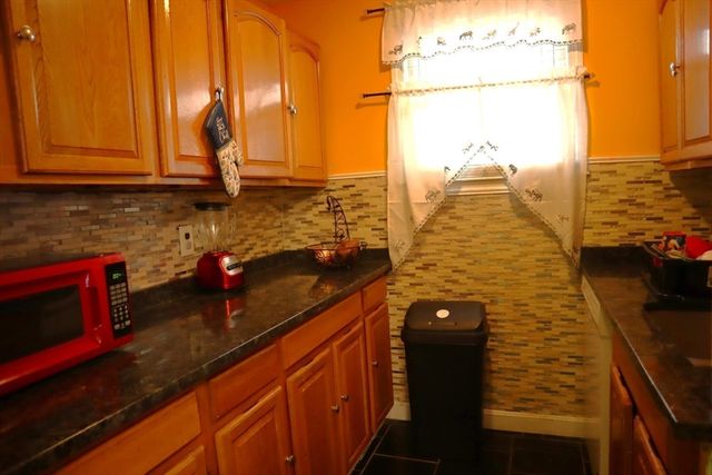 81 Pilgrim Ave, Worcester, MA 01604